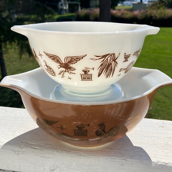 Pyrex Cinderella Early American Nesting Bowls, 1 1/2 Pints & 1 1/2 Quarts - Picture 1 of 7